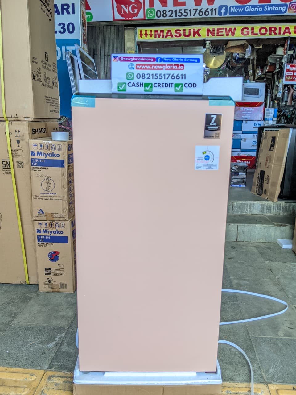 KULKAS 1 PINTU AQUA AQR-D185 (MPE/PINK)
